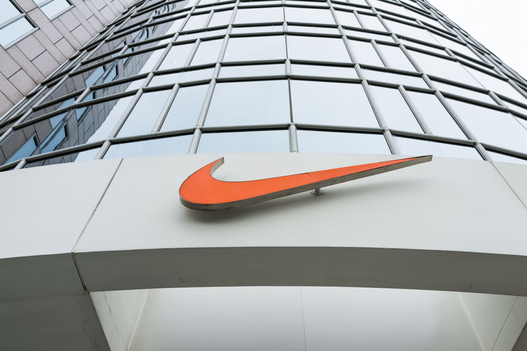 1964: Nike